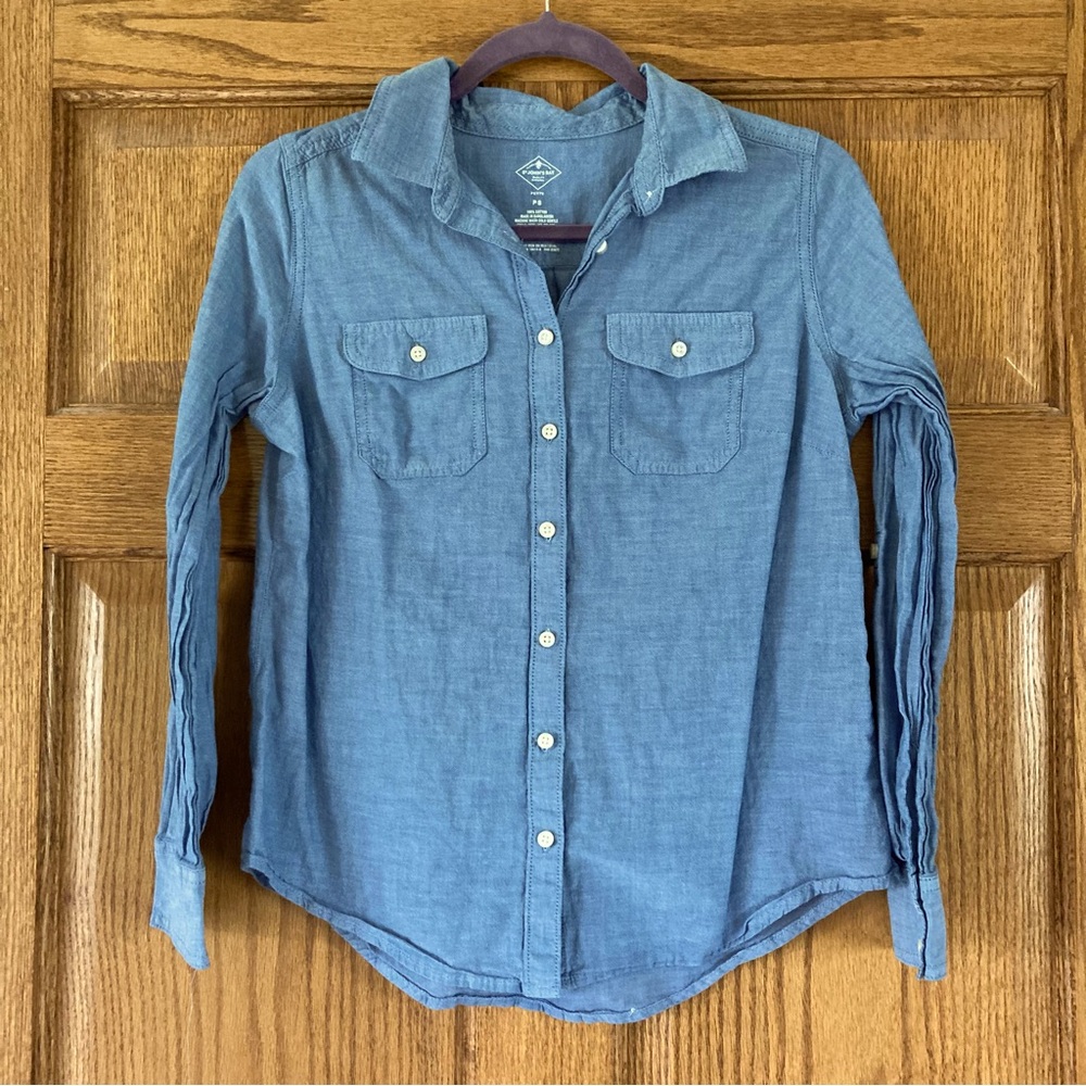 5/$15 St. John’s Bay Light Blue Button-Up Shirt PS